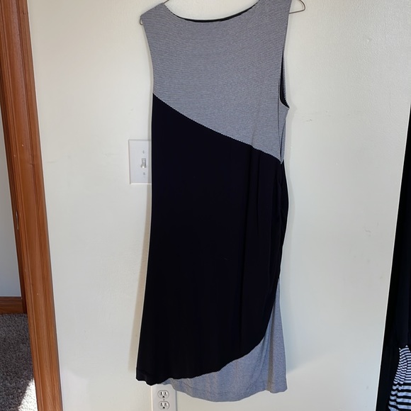 Black and white tank dress with rouching on the side. - Picture 2 of 4